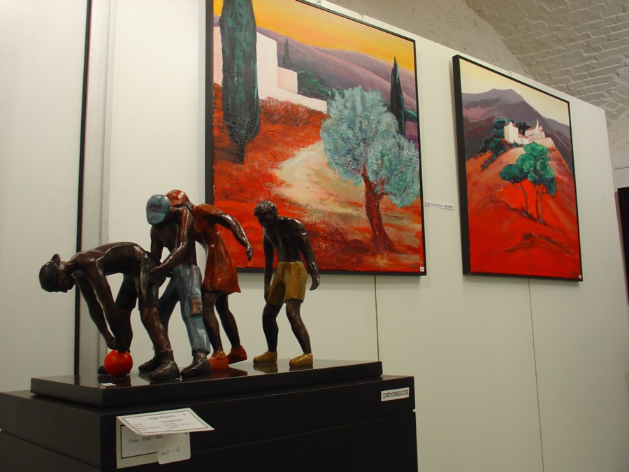 Sculpture : Inge Rijanto ( Indonésie) Peinture : Marie Aline GRIMON